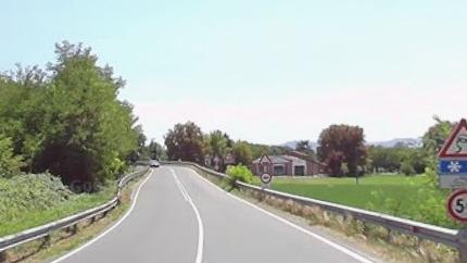 Investe un ciclista e poi scappa. I famigliari: «Aiutateci a trovare quel suv»