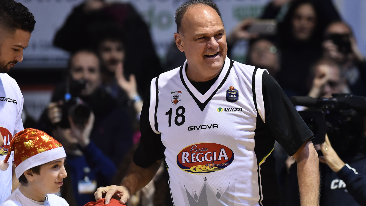 
	Oscar Schimdt, qui in una festa in suo onore a Caserta nel 2016&nbsp;

