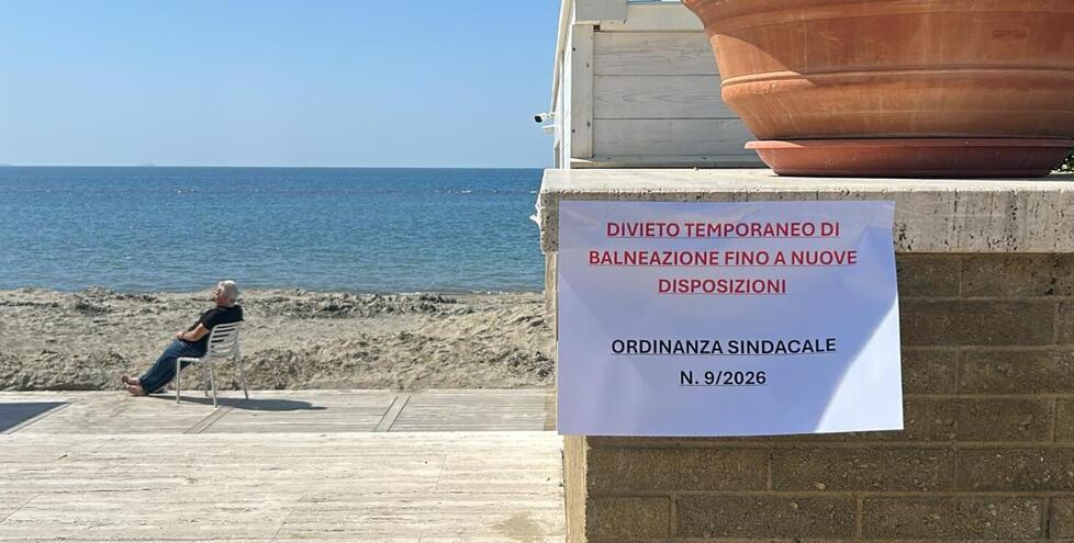 Follonica, ecco i primi divieti di balneazione: «Ma il nostro mare è eccellente» – Le probabili cause e il tratto interessato