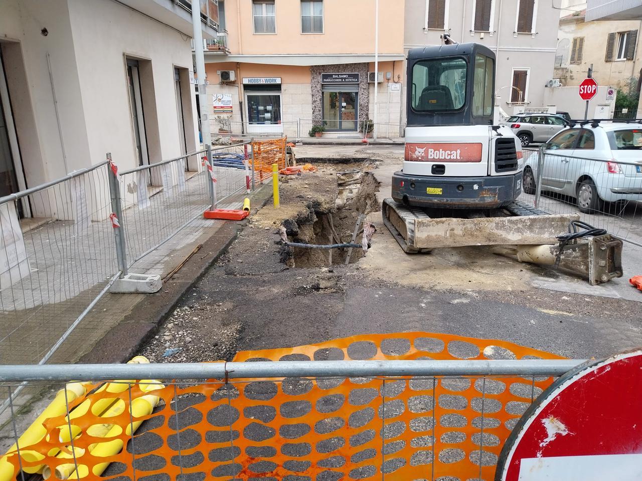 Sassari si prepara al caos, per due mesi chiudono viale Caprera e viale Mameli per i lavori Abbanoa: la mappa