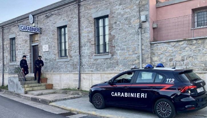 Gatti avvelenati e minacce alla vicina di casa: arrestato un uomo