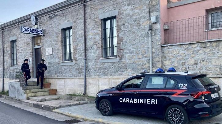 Strage di gatti avvelenati e minacce alla vicina di casa: arrestato un uomo