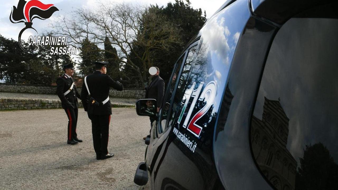 Smarrisce il portafogli davanti alla chiesa, dentro c’è una smart card dotata di gps e i carabinieri lo ritrovano