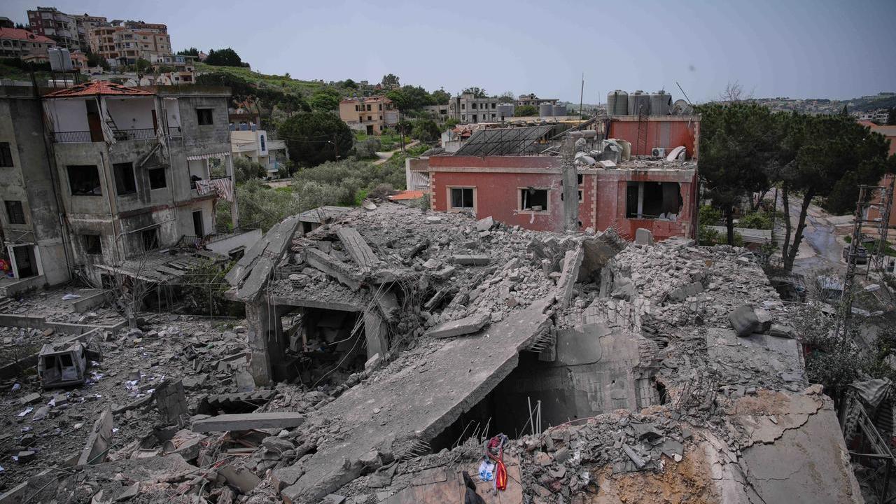 Libano, Unifil sotto attacco durante lo sminamento: ucciso un soldato francese. Parigi accusa Hezbollah