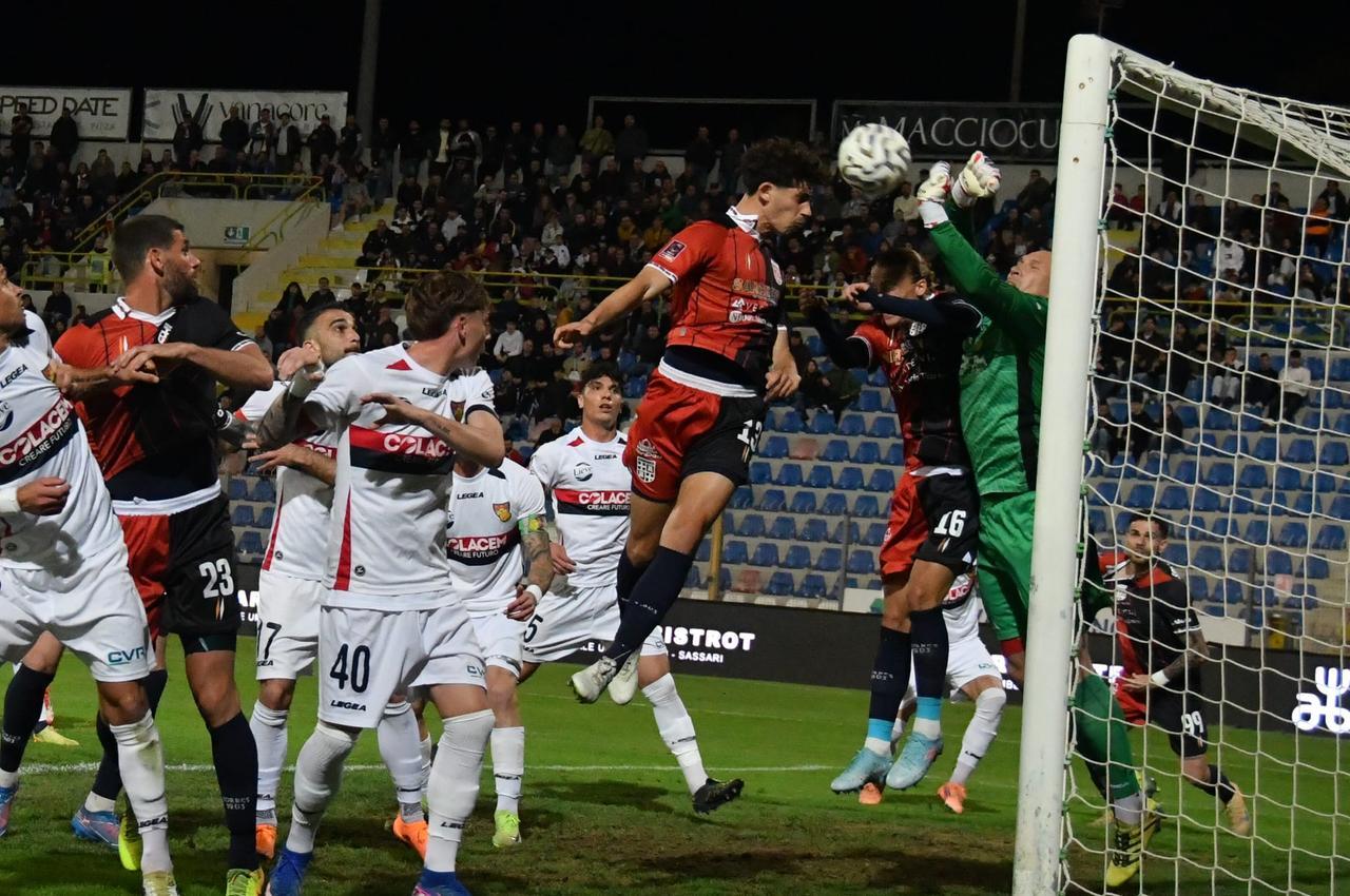 Torres-Gubbio, comincia la ripresa: 0-0 – LA DIRETTA