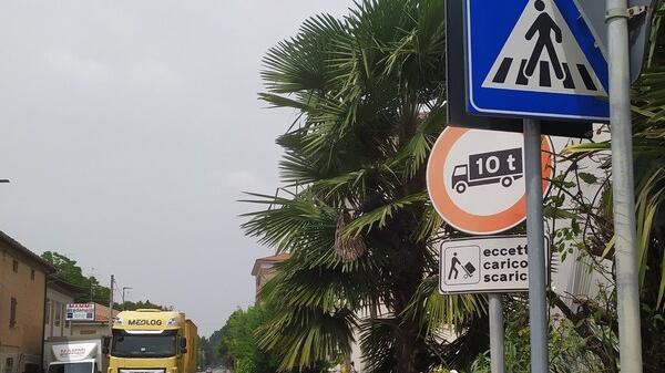 Sicurezza stradale, Colombarone insorge: «Via Marzaglia è un pericolo»