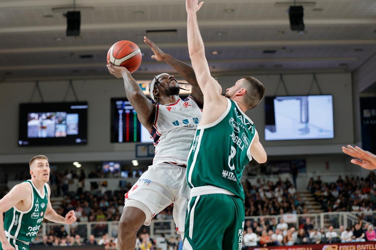 Reggio Emilia sbanca Trento ed è a un passo dai playoff scudetto