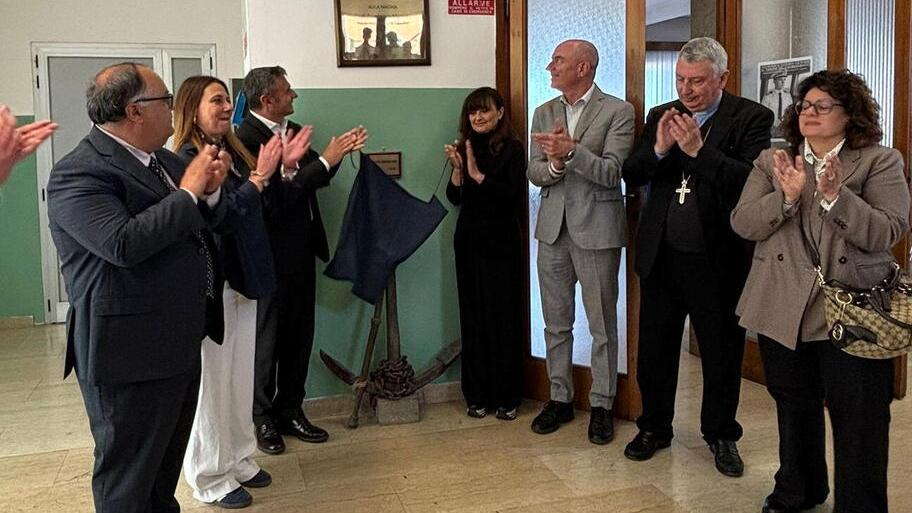 Livorno, intitolata a Mumolo l’aula magna: «Nostro padre da ora è il Nautico».