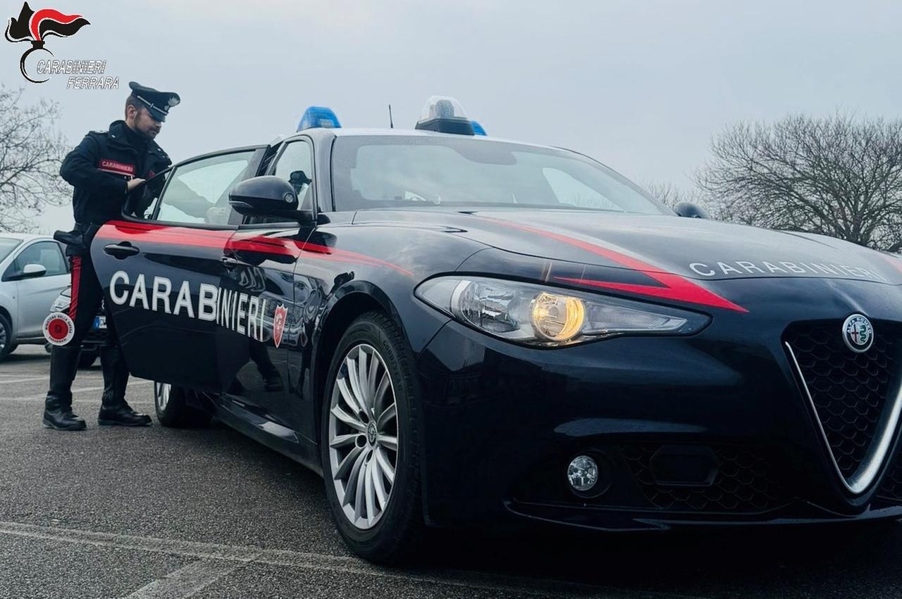 Ferrara, hashish e contanti nell’automobile: arrestato un 30enne
