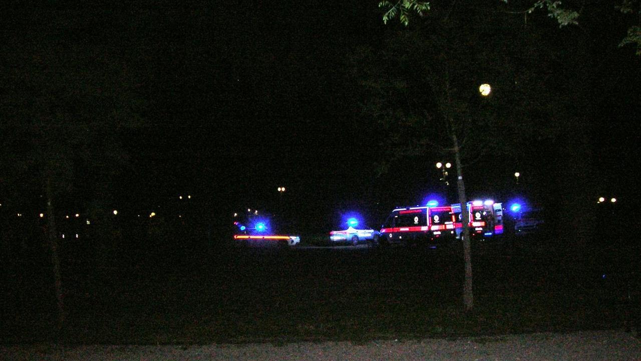 Rissa nella notte al parco del Popolo: cinque giovani feriti, uno è grave