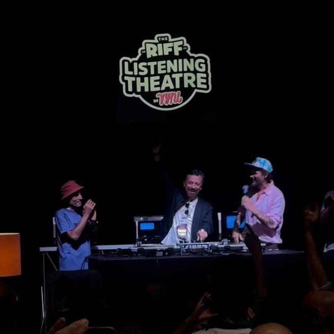 Jova emoziona e Benny lo affianca sul palco della Cavallerizza