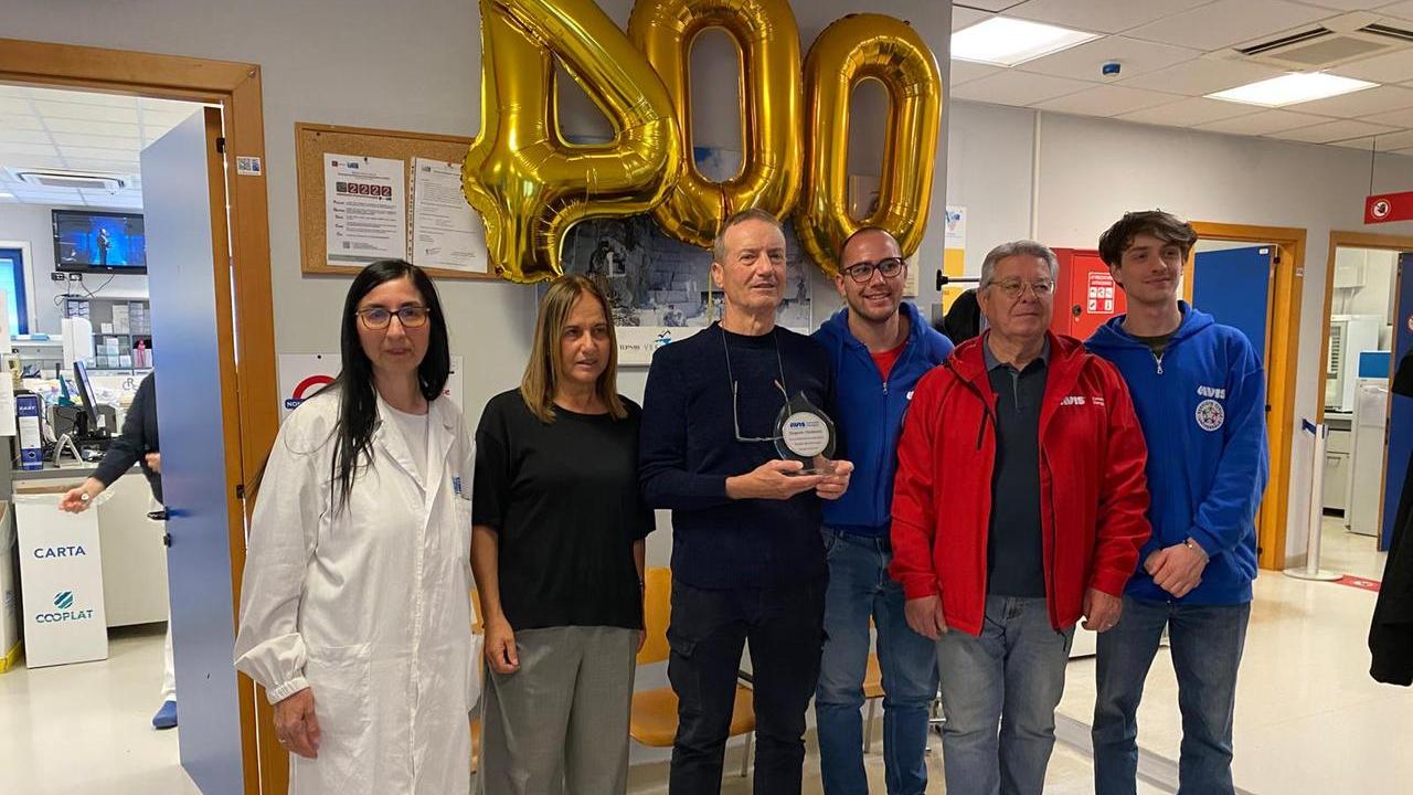 Versilia, 43 anni di donazioni: raggiunge quota 400 e viene premiato