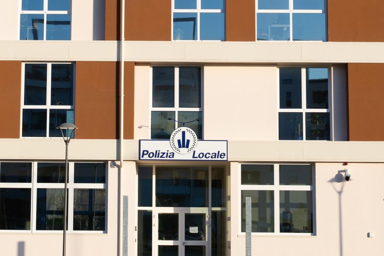 Ferrara, 15enne agente per un giorno: la Polizia locale realizza il sogno del giovane