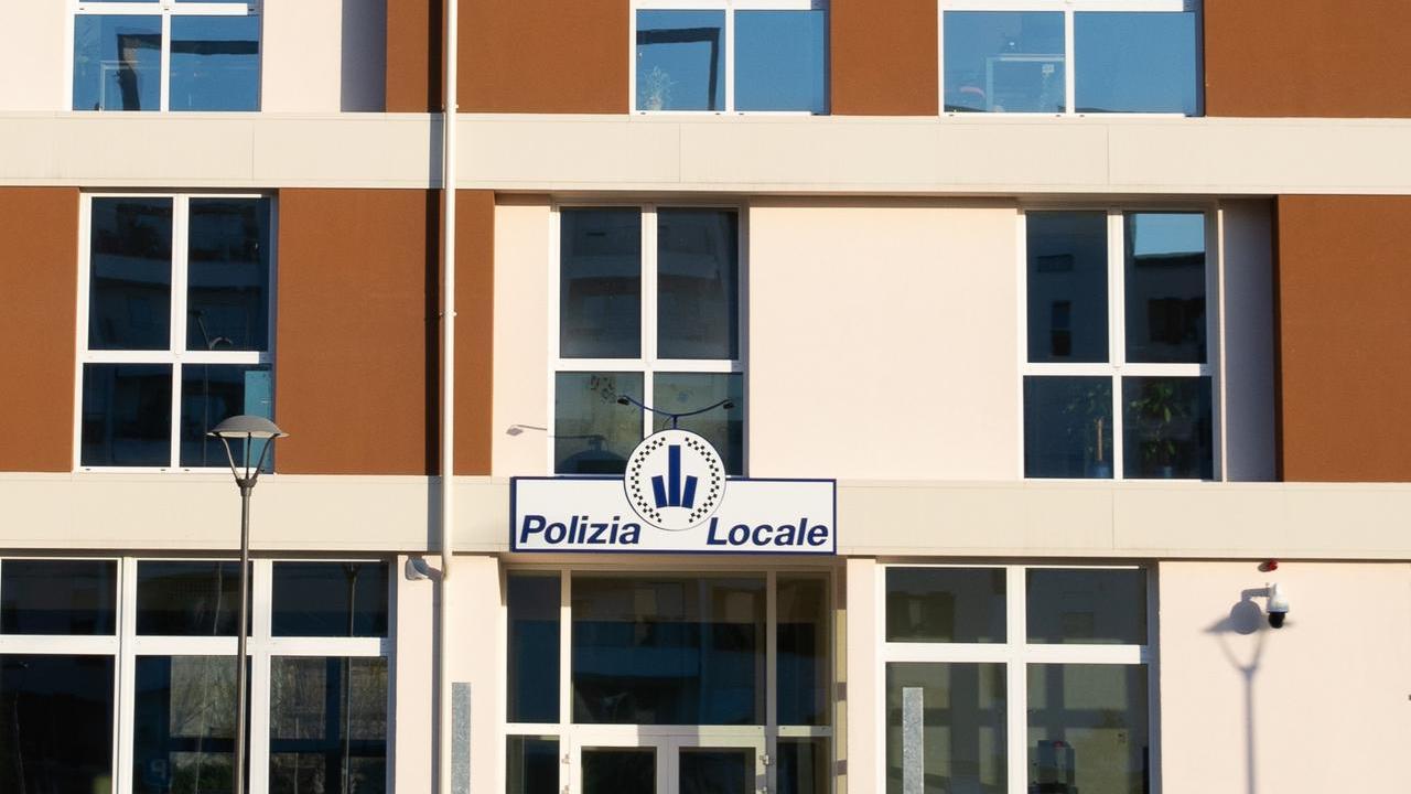 Ferrara, 15enne agente per un giorno: la Polizia locale realizza il sogno del giovane