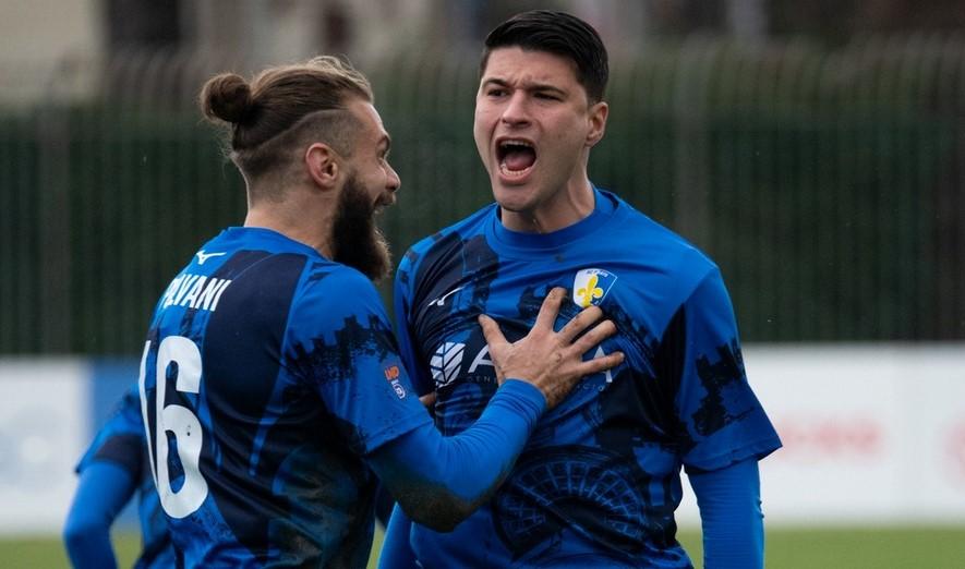 
	Polvani con Francesco Verde, autore del gol decisivo

