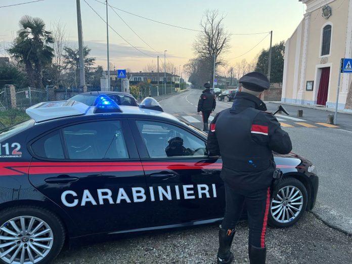 Jolanda di Savoia, ruba una bici elettrica e fugge: inseguito dai residenti