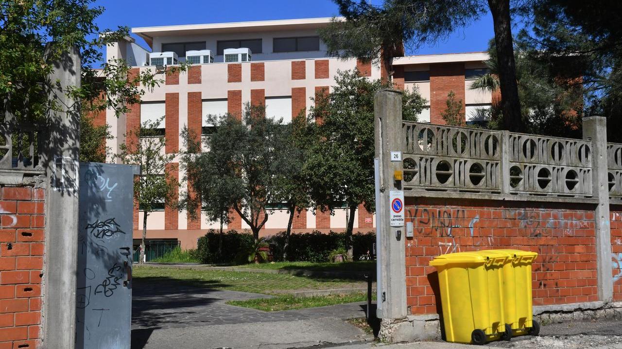 Oristano l'ingresso della scuola di via Amsicora