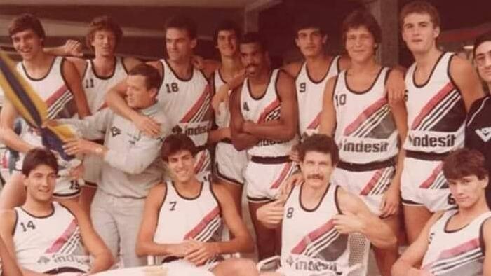 Dell’Agnello racconta il suo Oscar: il motto della “Mao Santa”, la partita del secolo Caserta-Real, le polemiche e l’ultimo abbraccio: «L’Italia era la sua Nba»