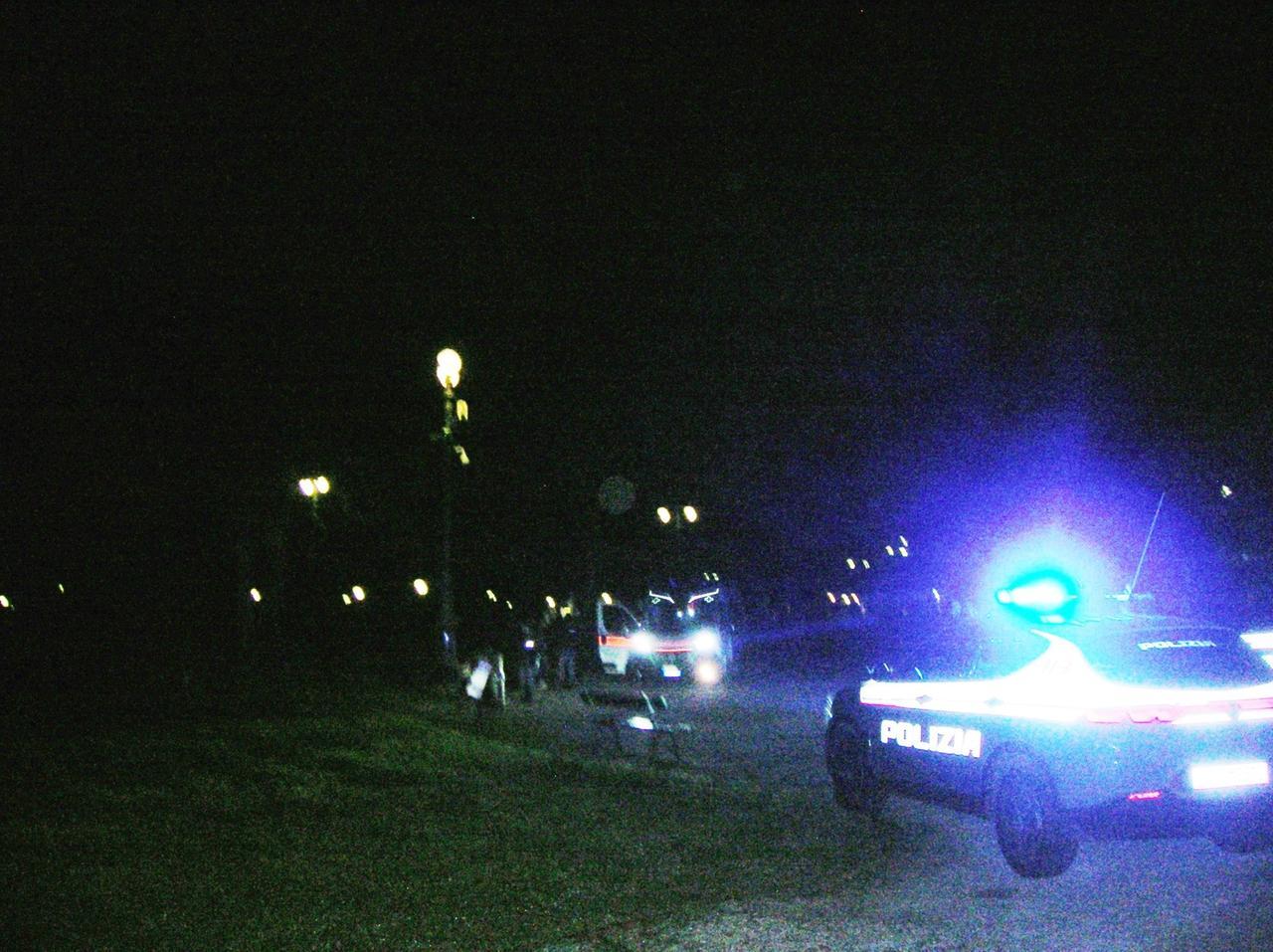 Rissa al parco del Popolo, un testimone: «Uno urlava: Se vi prendo vi ammazzo tutti». Cosa sappiamo