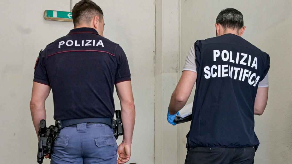 Gioca in casa con la pistola, parte un colpo e lo colpisce alla tempia: morto un ragazzo di 17 anni