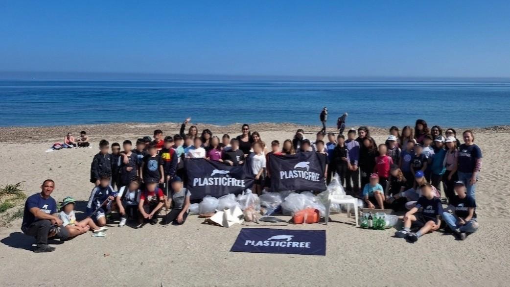 Plastic Free a Sassari: incontro nelle scuole e clean up a Platamona con gli studenti