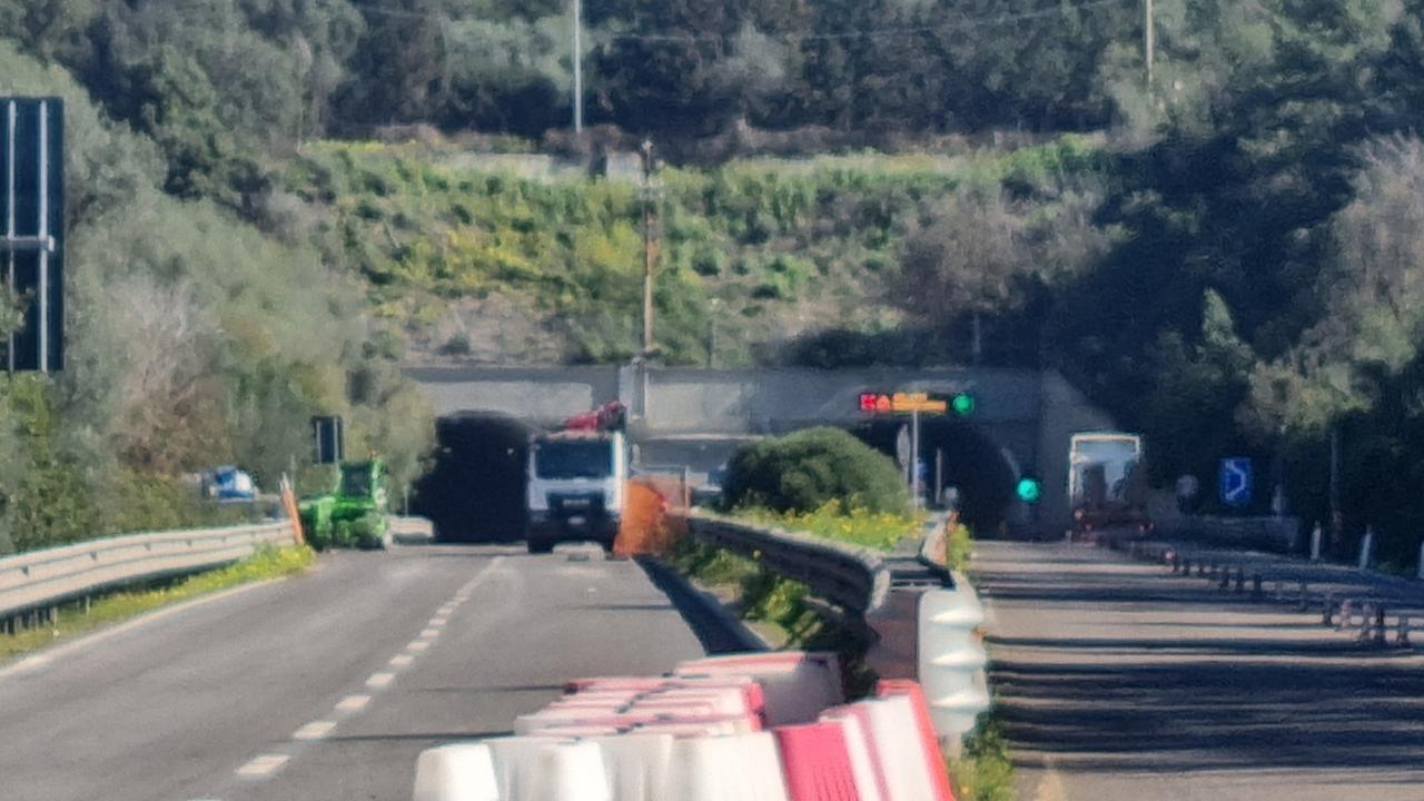 Sassari, la galleria sulla 131 chiude per tre giorni: disagi per il traffico verso la città