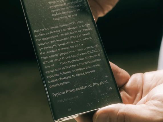 Malato di leucemia, segue i consigli dell’intelligenza artificiale per curarsi: morto a 73 anni