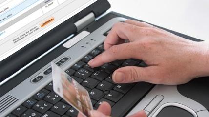 Lucca, il prestito chiesto a una banca finisce nelle tasche dei truffatori