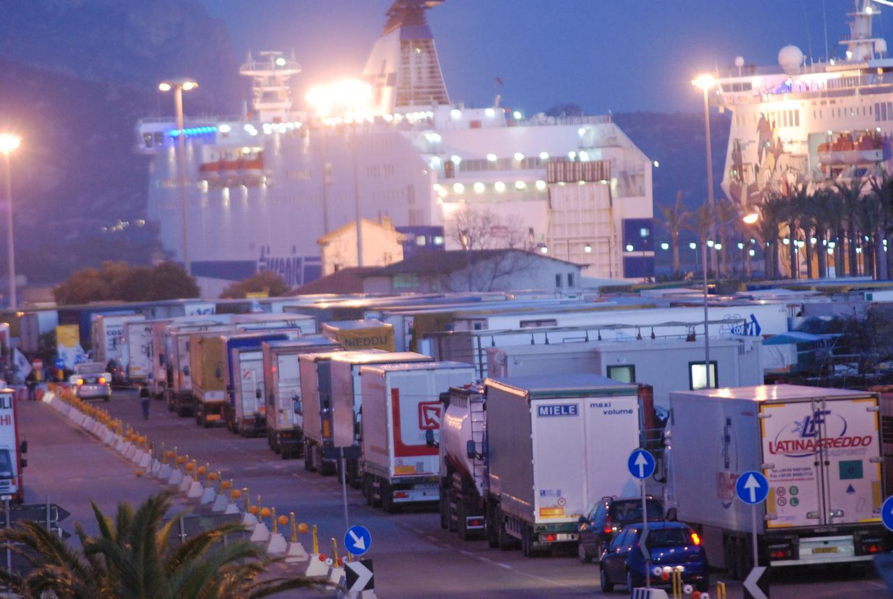 
	Autotrasportatori all'Isola Bianca di Olbia&nbsp;

