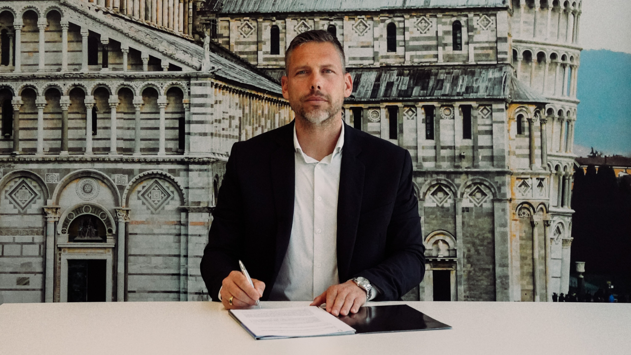 Leonardo Gabbanini alla firma con il Pisa