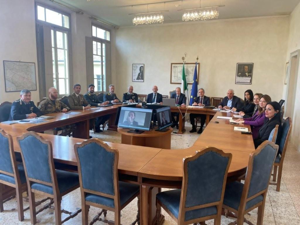 Dopo la rissa, le decisioni: per il centro storico più controlli con l’unità cinofila, una pattuglia notturna, servizi a piedi e un’ordinanza antibivacco