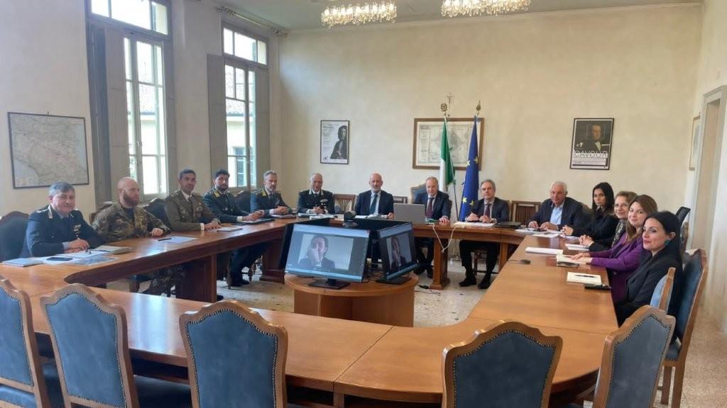 Dopo la rissa, le decisioni: per il centro storico più controlli con l’unità cinofila, una pattuglia notturna, servizi a piedi e un’ordinanza antibivacco