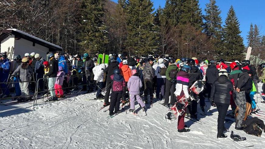 Folla di sciatori sulle piste dell’Abetone