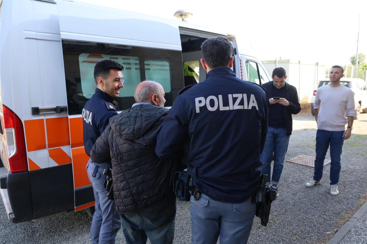 
	L'anziano ritrovato al campo della Cittadella (foto di Luigi Esposito)


