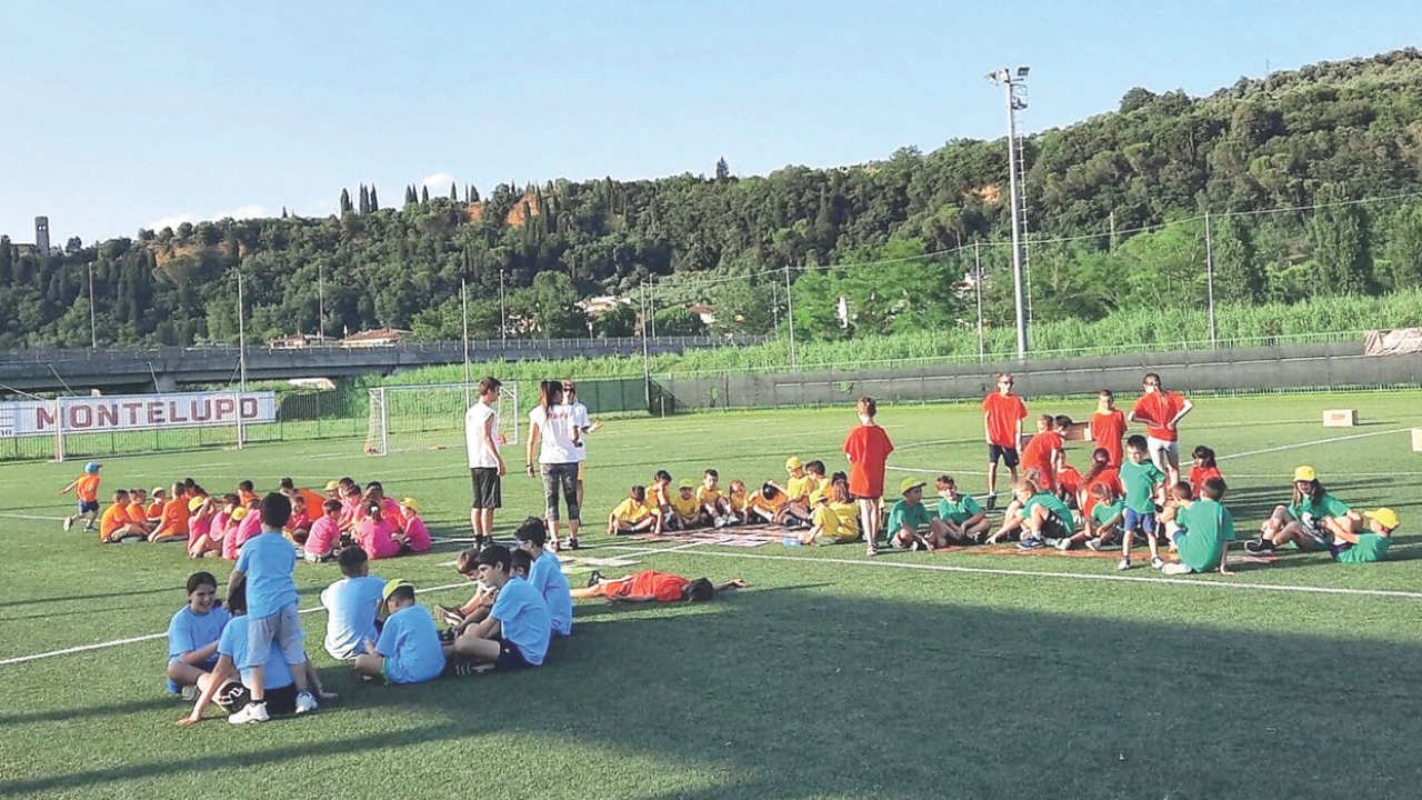 Montelupo, calciatore 18enne va in arresto cardiaco in campo: salvato dai compagni – «Piangevano, ma sono stati degli eroi»