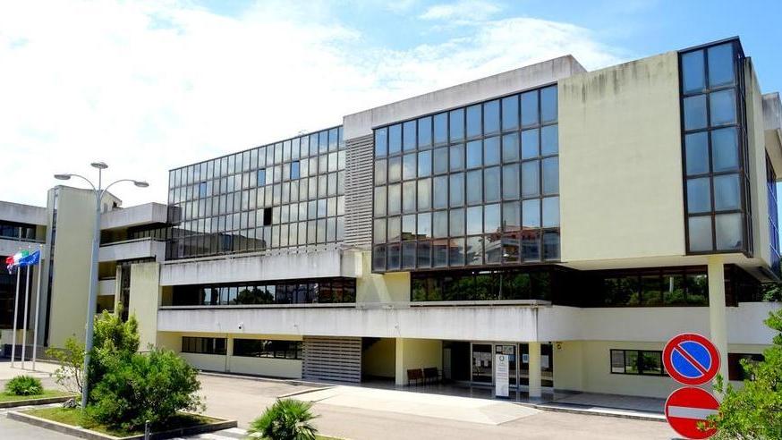 Alghero, truffa da 3 milioni di euro alla marchesa Zoagli: l'ex preside Gosmino dovrà risarcire i familiari