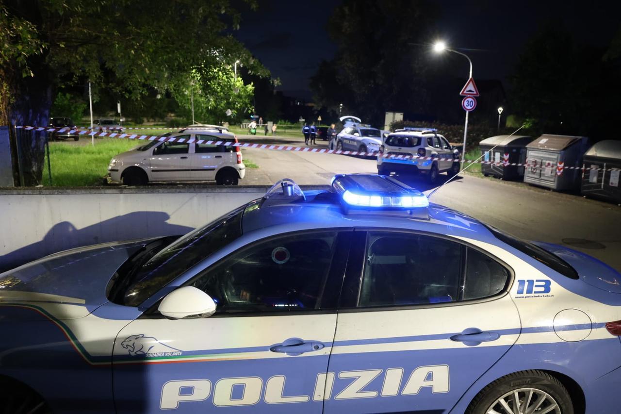 «Aiuto, c’è un uomo che brucia»: dramma nel parcheggio in via Notari