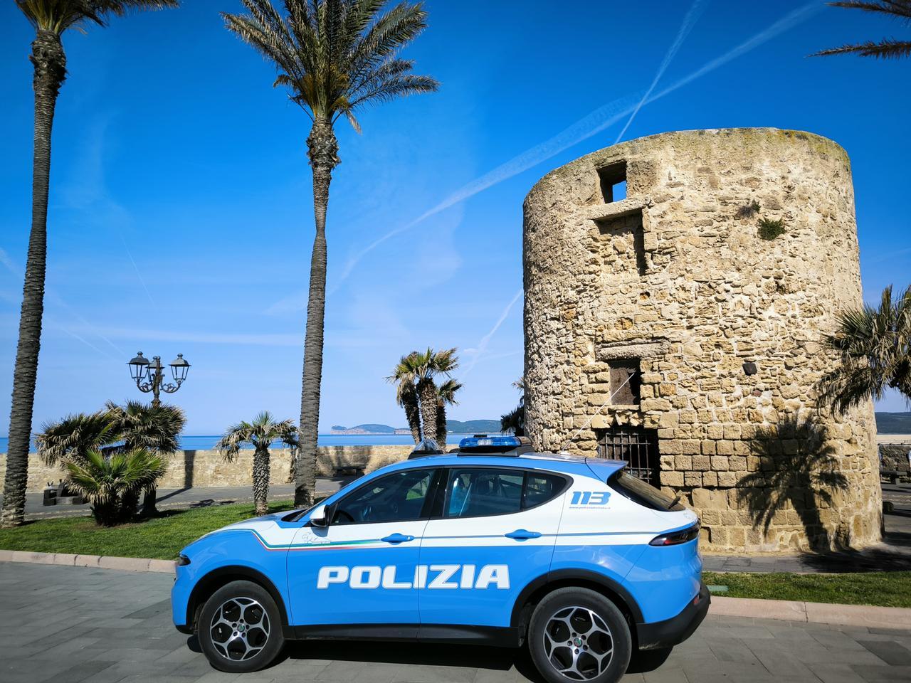 Furti nei negozi di Alghero, ruba due bottiglie di champagne e una piastra per capelli: denunciato