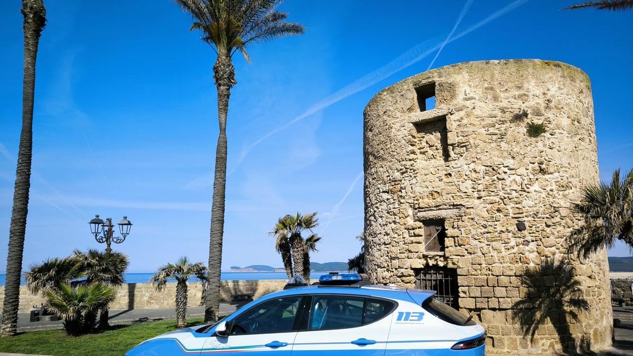Furti nei negozi di Alghero, ruba due bottiglie di champagne e una piastra per capelli: denunciato