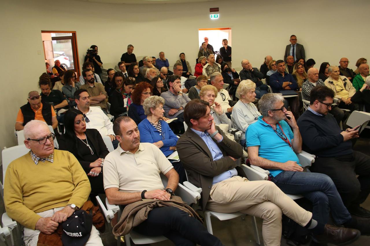 Crack, garage a fuoco, aggressioni, ratti. La rabbia dalla zona stazione: «Qui non è vita: è sopravvivenza»