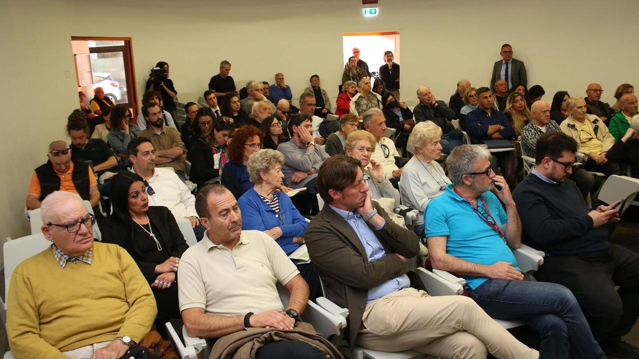 Crack, garage a fuoco, aggressioni, ratti. I cittadini della zona stazione: «Qui non è vita: è sopravvivenza»