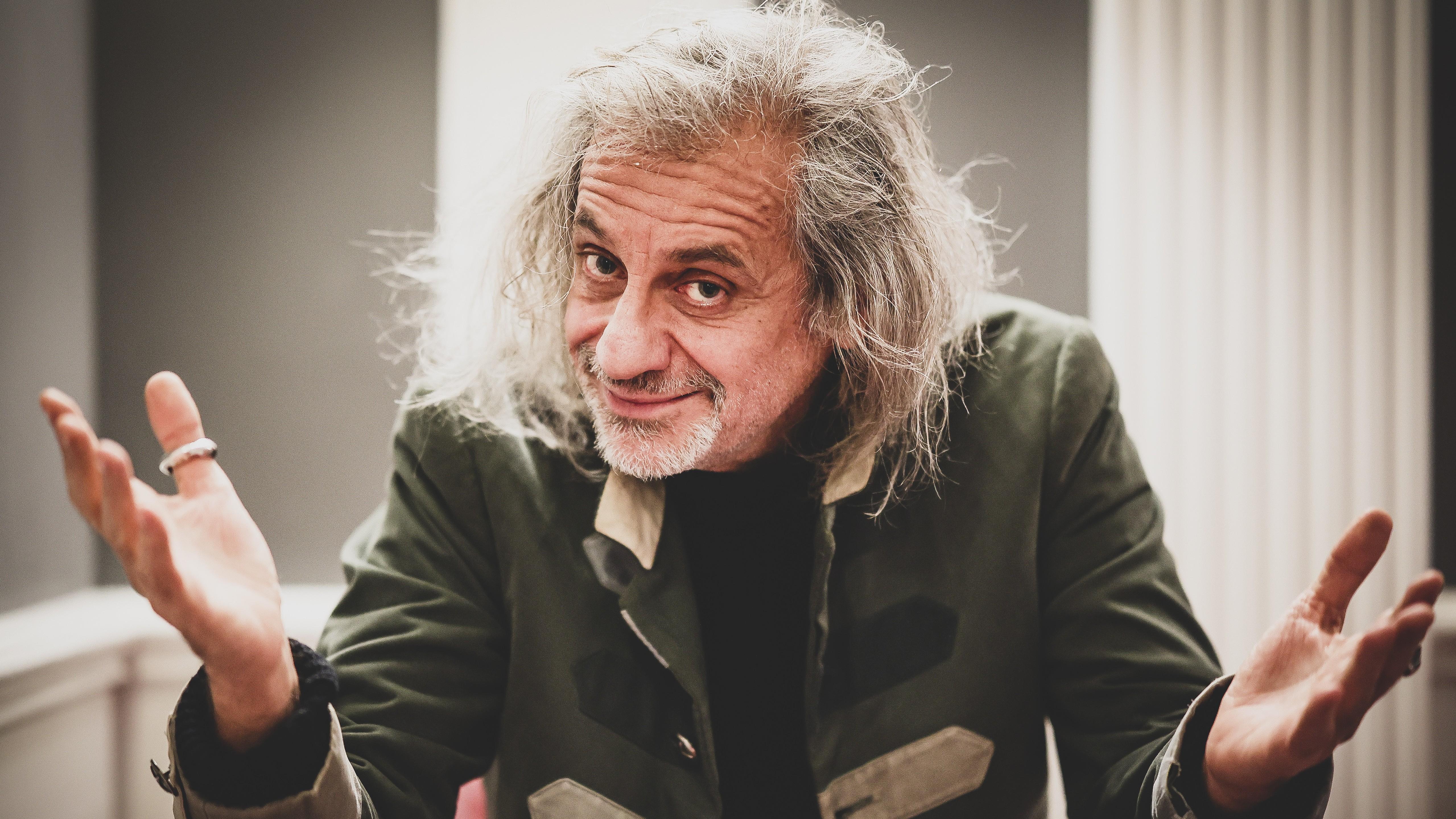 Alessandro Bergonzoni: «Oggi assistiamo a un genio-cidio: senza la nostra parte poetica nulla ci fa più paura»