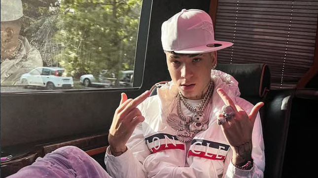 Rissa in piazza con pugni, cintura e coltello: condannato il rapper Shiva insieme a tre amici