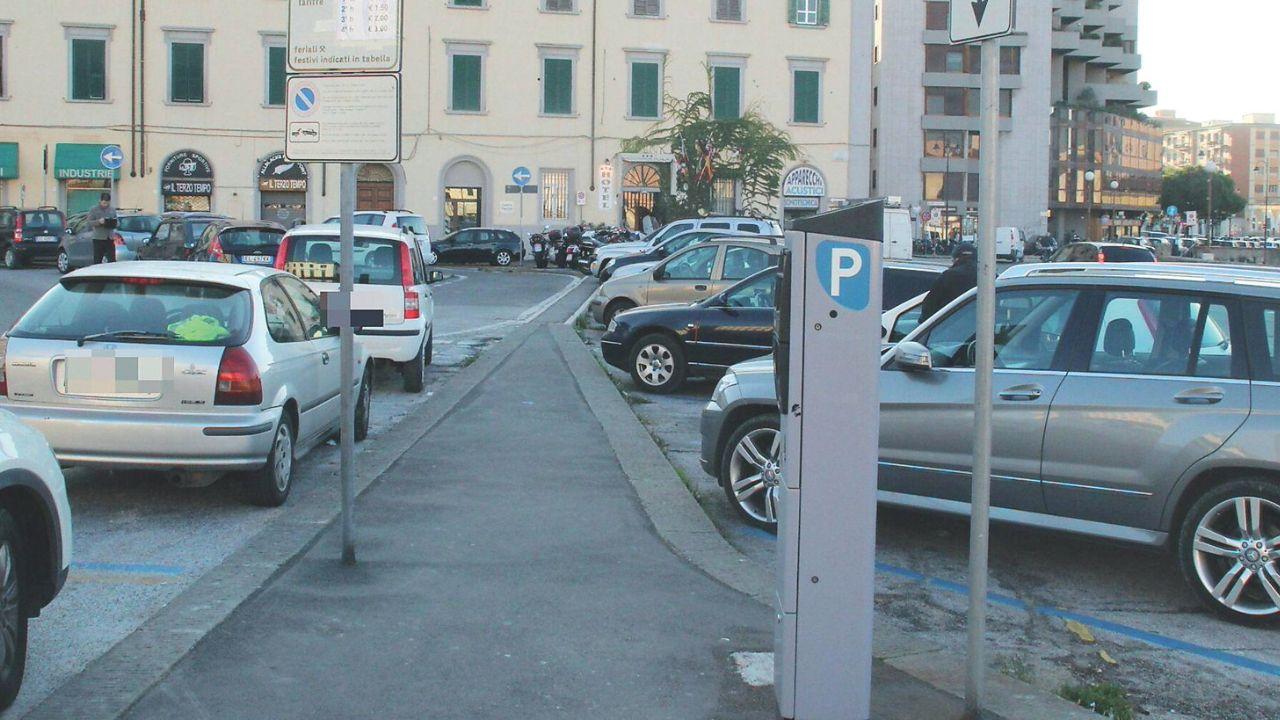 
	L&rsquo;area dello spartitraffico di piazza della Repubblica che sar&agrave; riservata ai residenti

