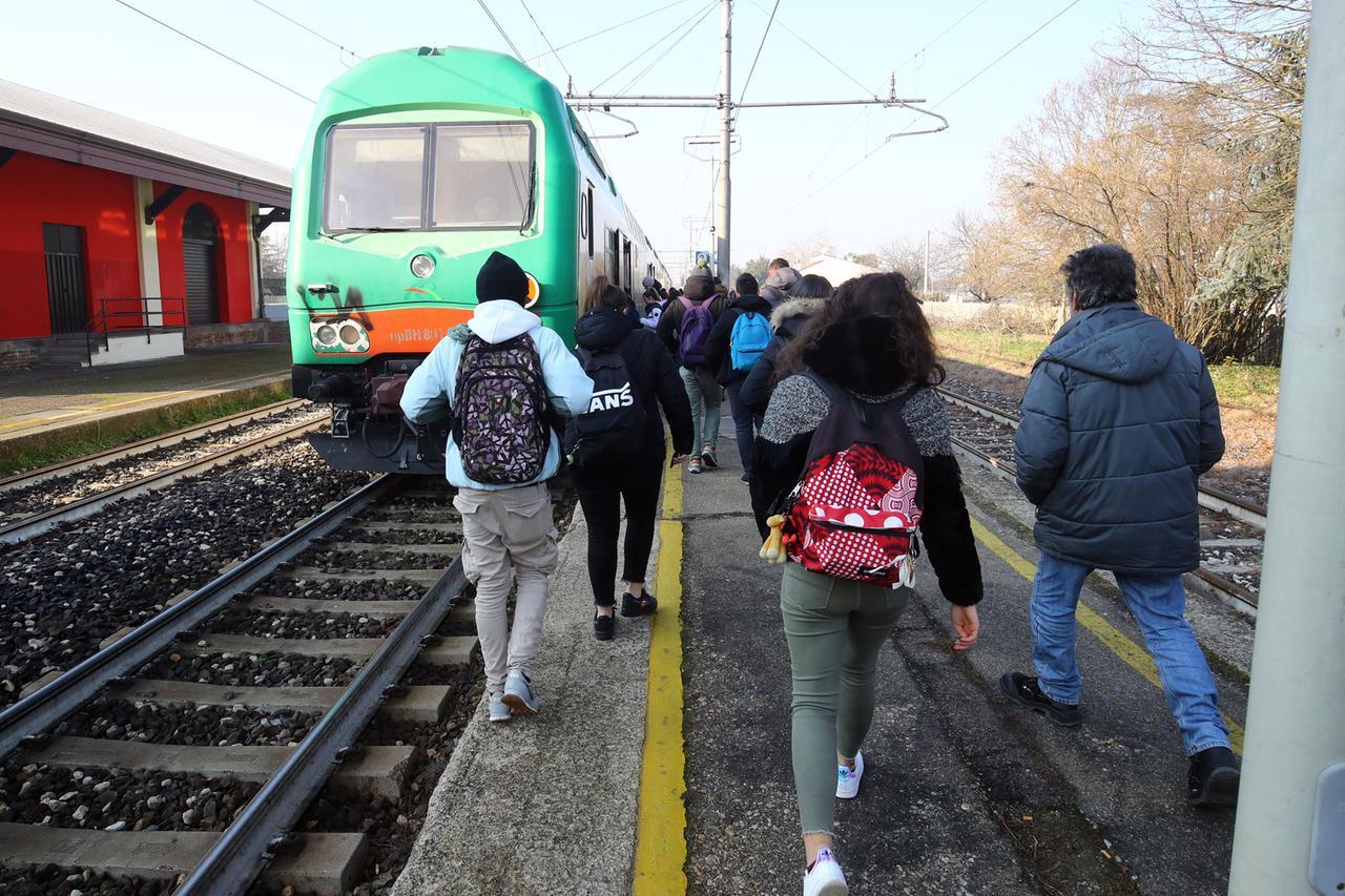 Ritardi, cancellazioni e disagi: com’è la situazione treni a Ferrara