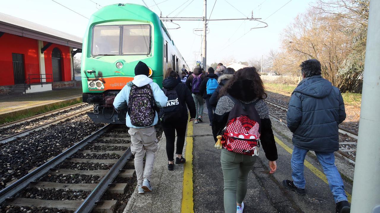 Ritardi, cancellazioni e disagi: com’è la situazione treni a Ferrara