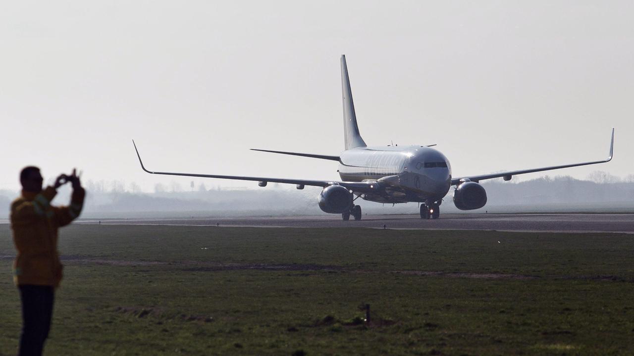 Caro carburante, il ceo di Ryanair: «Forniture garantite fino a maggio, dopo non si sa». Poi attacca Trump