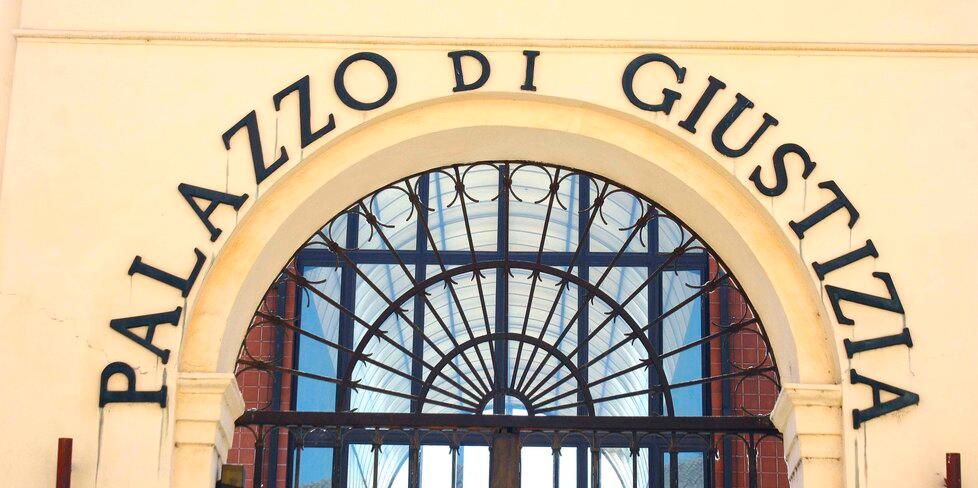 Violenza sessuale a Ferrara, la ragazzina: «Caricata in motorino e abusata»