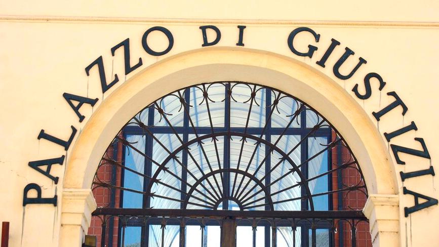 Violenza sessuale a Ferrara, la ragazzina: «Caricata in motorino e abusata»