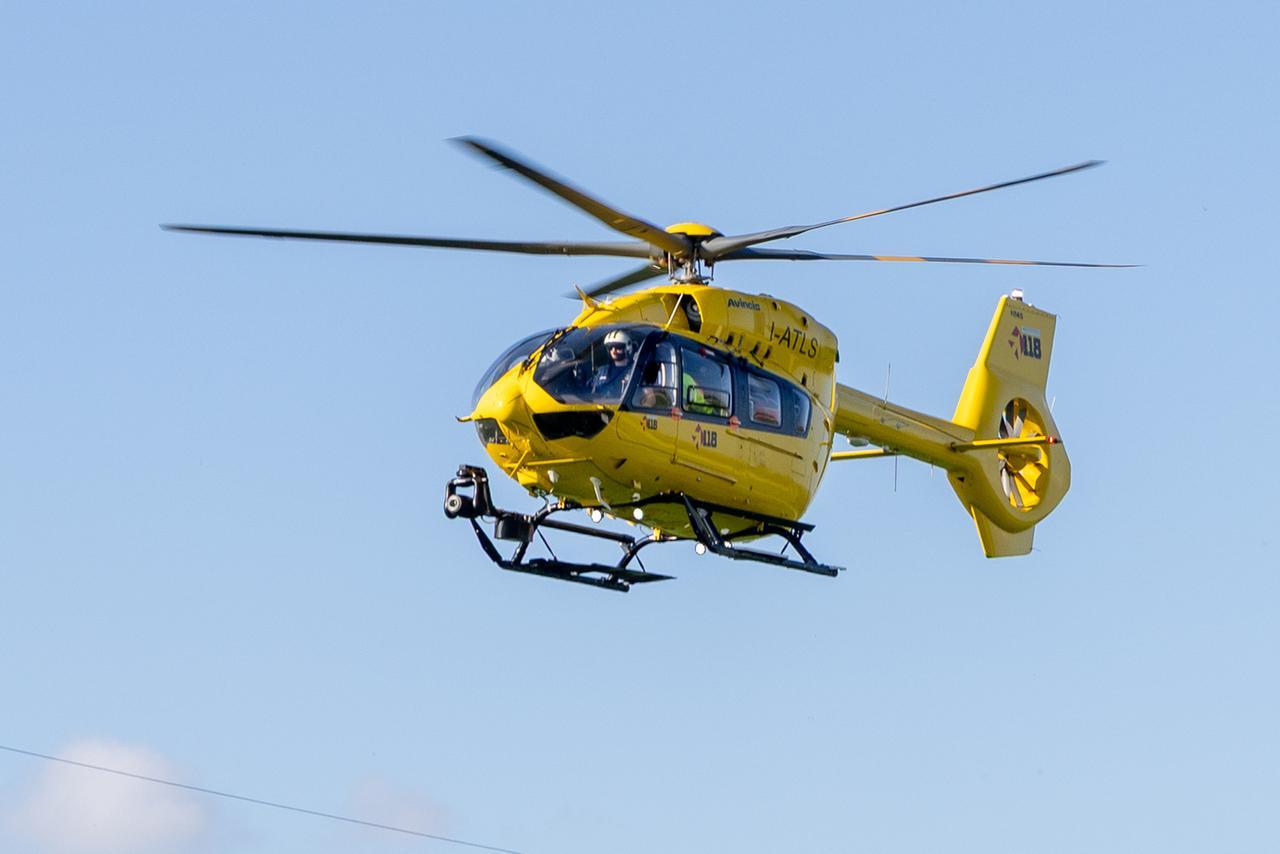 Viareggio, investita da un furgone mentre attraversa la strada: è grave